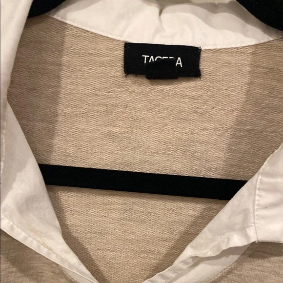 Chic Beige Sweater Dress with White Collar - Picture 8 of 10